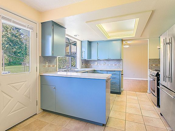 4th image of 12206 Robinhood Ln Unit A