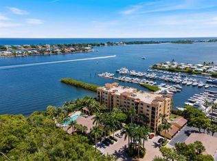 400 Scotia Dr APT 302, Hypoluxo, FL 33462