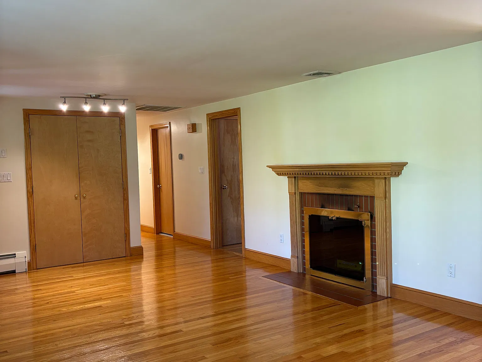 3 bed, 2.5 bath, 1850 sqft, $4,800 — Photo 4