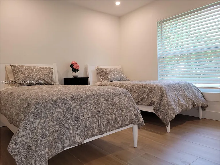 735 Tradewind Dr — Photo 35