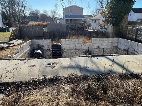 25 Lincoln Court, New London, CT 06320