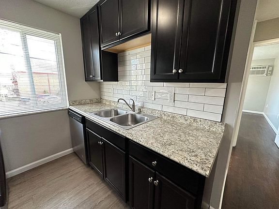 2nd image of 2301 Salvador St #6