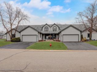 S75W17704 Harbor Cir, Muskego, WI