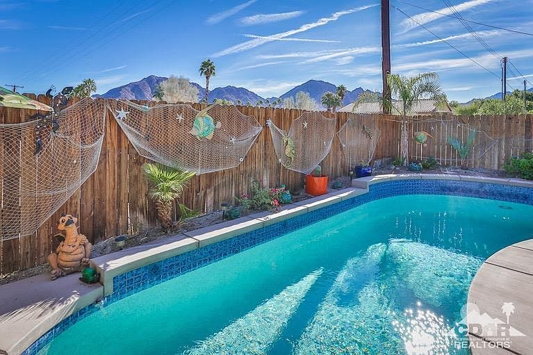 1st image of 52200 Avenida Rubio