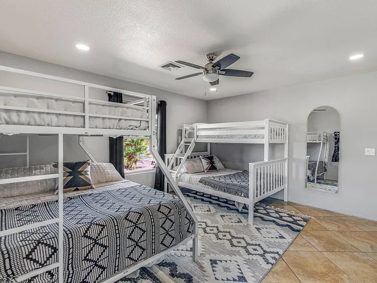 1800 Burgundy Dr — Photo 30