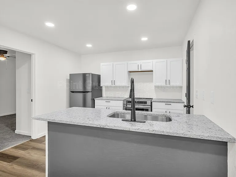 321 W South Ave — Photo 33