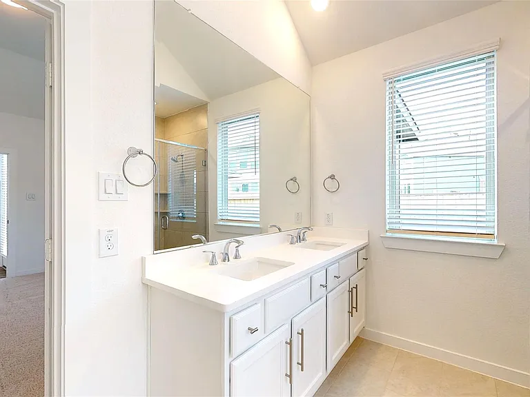 570 Sand Branch Dr — Photo 15