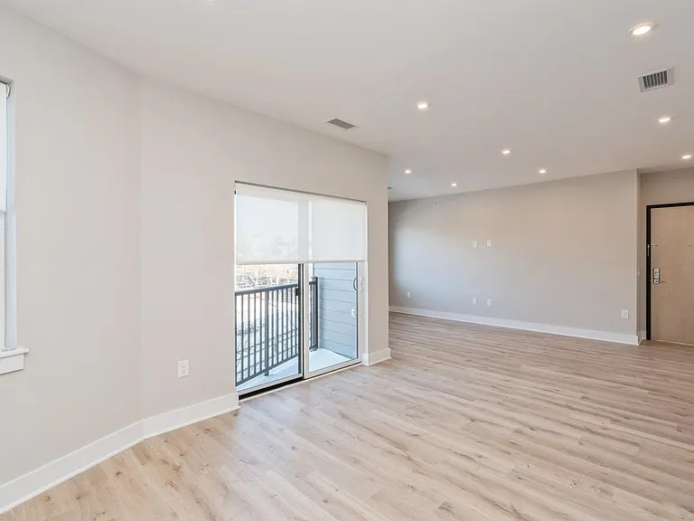 201-205 Randolph Ave #105 — Photo 2