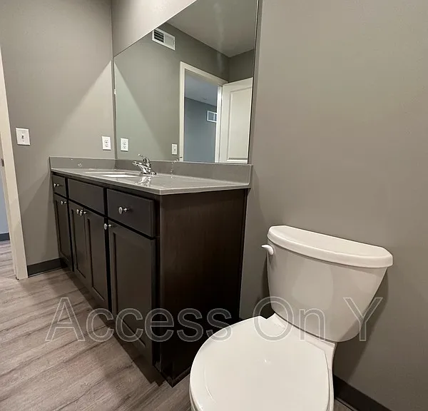 2340 Y St #8 — Photo 9