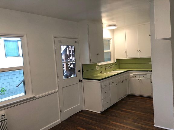 4th image of 4439 W Lakeside Dr APT B