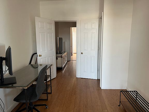 4th image of 717 Henry St #3R
