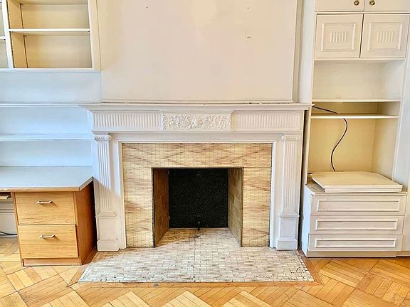 3rd image of 150 W 76th St #A2