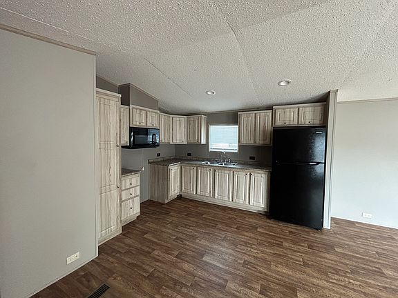 2nd image of 213 Riviera Courts Dr