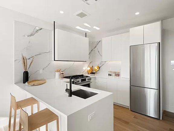 3rd image of 707 Willoughby Ave Penthouse A
