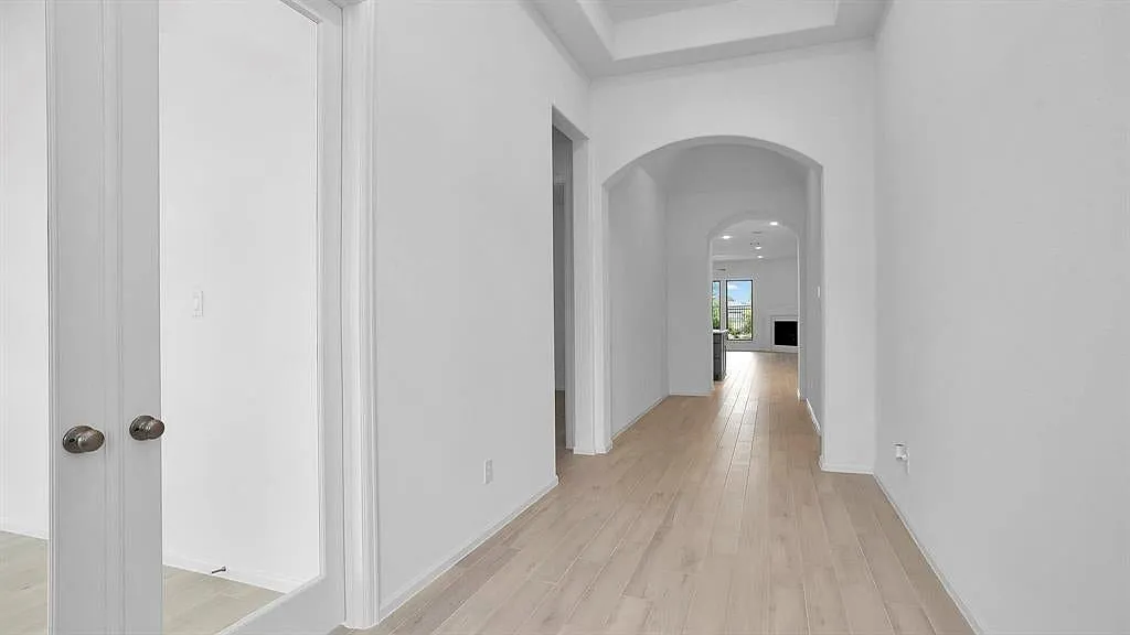 4 bed, 2504 sqft, $3,300 — Photo 2