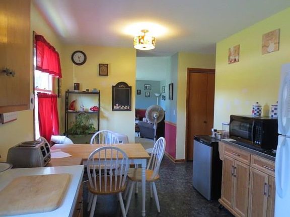 5th image of 1108 Peirson Ave