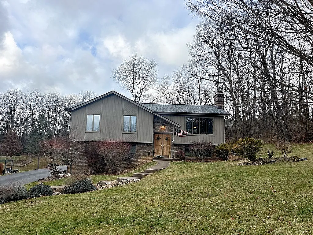 108 Valley View Dr photo 1