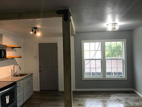 3rd image of 622 Texan Trl APT 1
