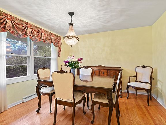 4th image of 319 Park Ln