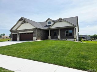3740 Golfview Cir, Shiloh, IL 62221