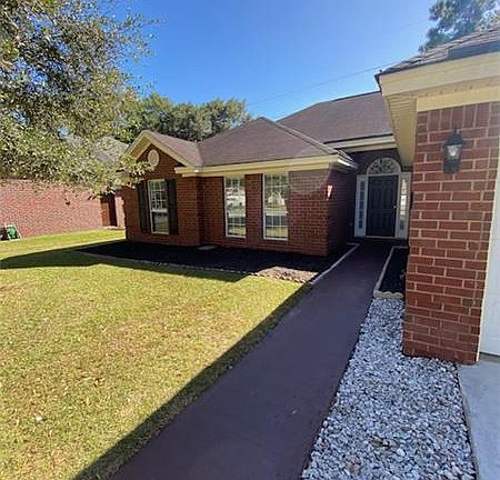 2nd image of 111 Laurens Ln