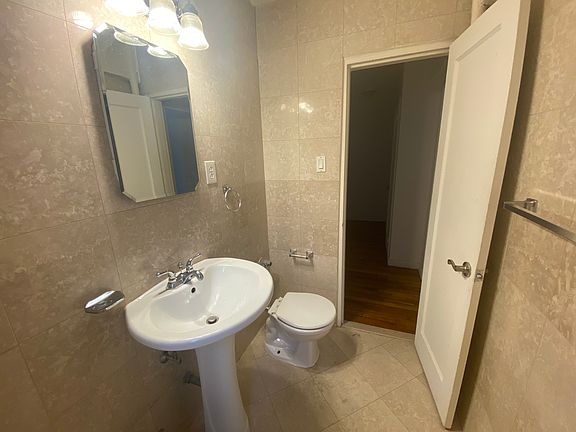 3rd image of 6712 Yellowstone Blvd APT D5