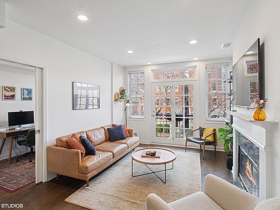 3rd image of 3753 N Clifton Ave APT 2
