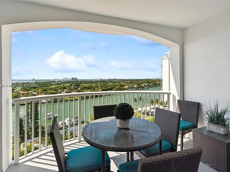 5401 Collins Ave #1123 — Photo 33