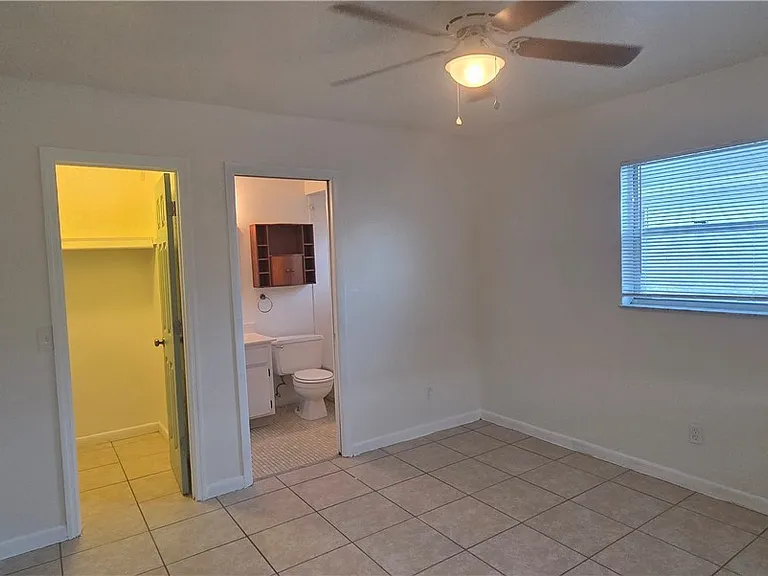 3609 SE 9th Pl #1 — Photo 9