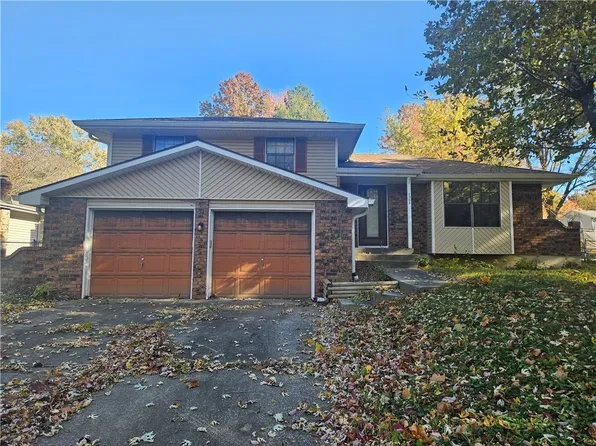 2904 SE 2nd St, Blue Springs, MO 64014