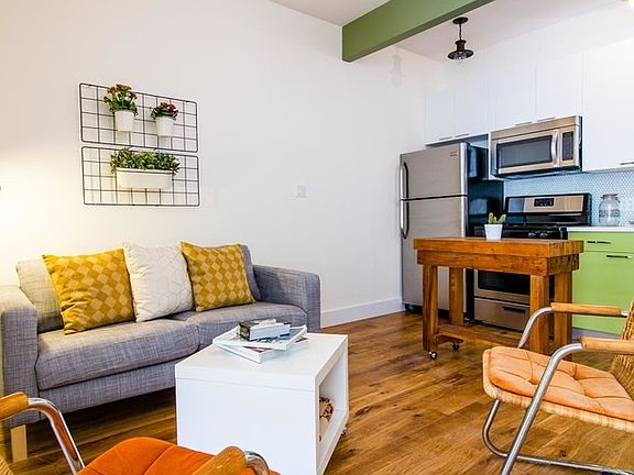 3rd image of 418 Melrose St APT 4B