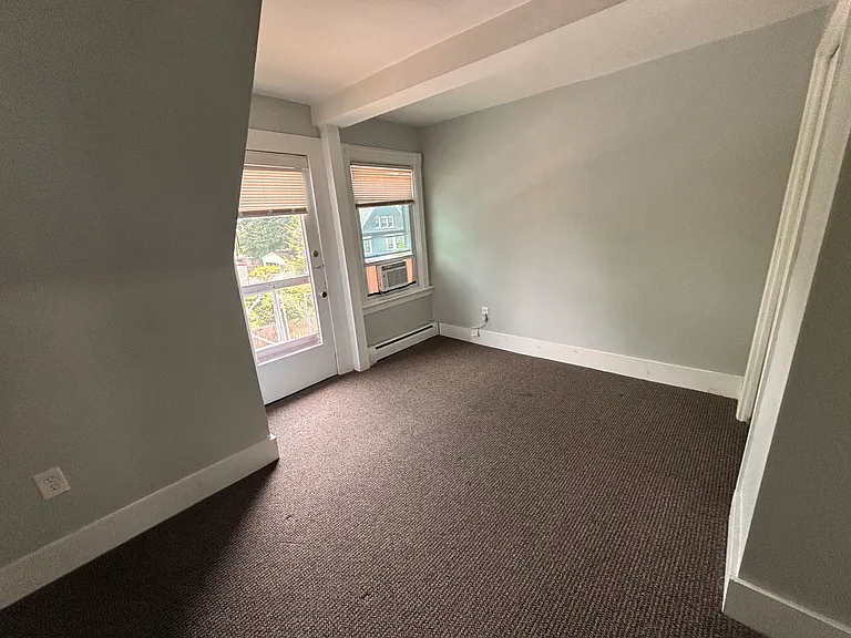 547 W Ferry St #5 — Photo 8