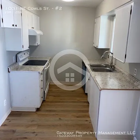 1031 NE Cowls St #2 — Photo 6