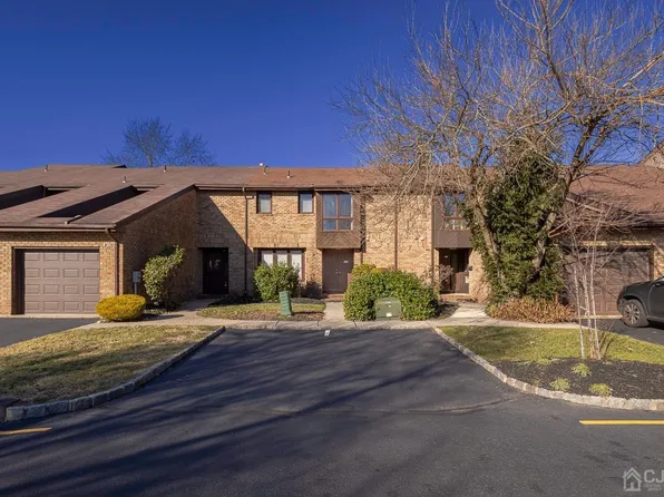 429 Willowbrook Dr, North Brunswick, NJ 08902