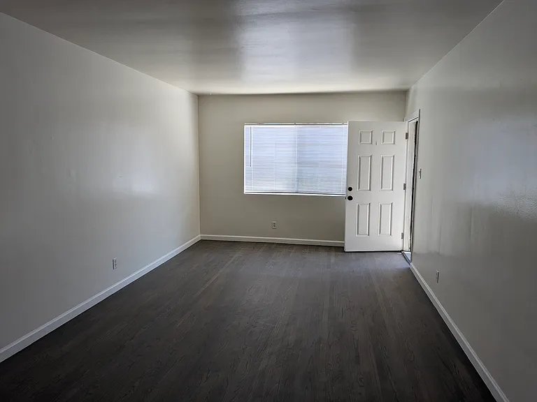 9236 California Ave — Photo 12