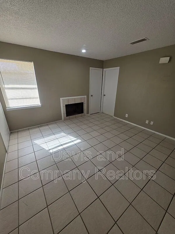 1 bed, 1.0 bath, 700 sqft, $1,150 — Photo 4