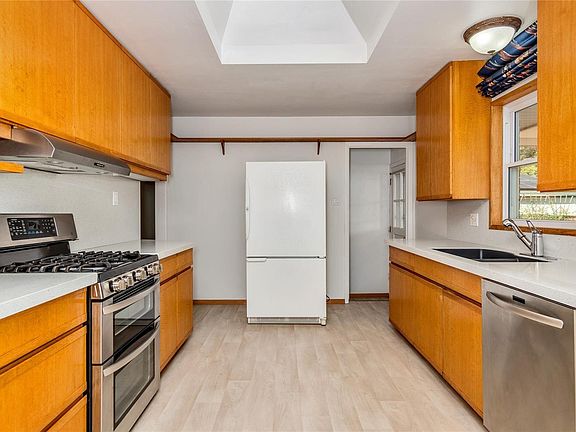 5th image of 1754 S Leyden St