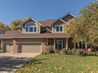 6090 Nottingham Dr, Johnston, IA 50131