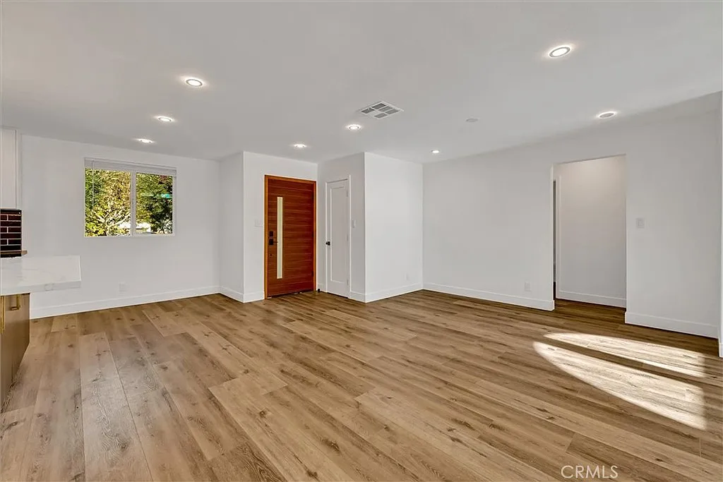 3 bed, 1591 sqft, $4,445 — Photo 2