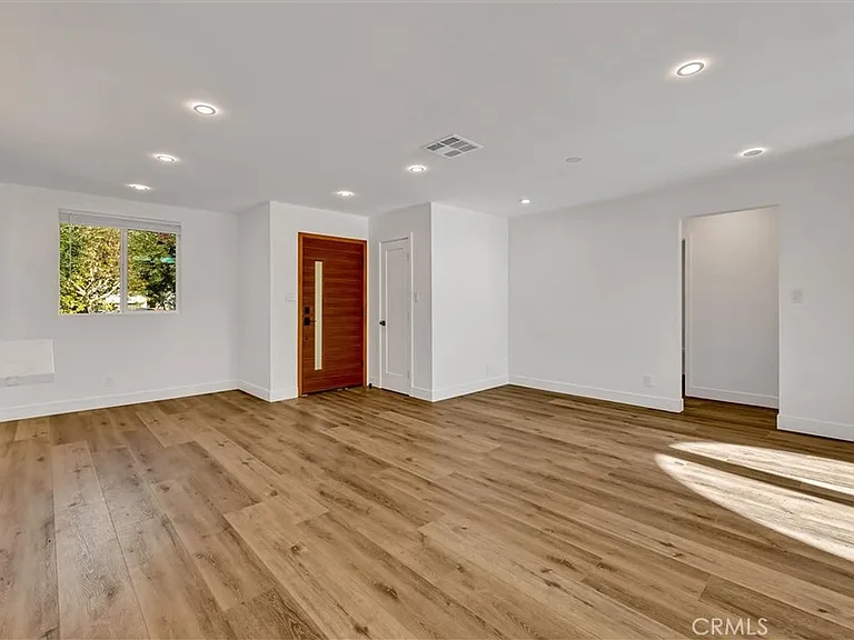 22134 Gilmore St — Photo 2