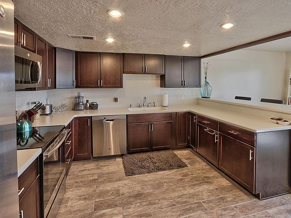 3rd image of 3829 Sunbird Dr NW