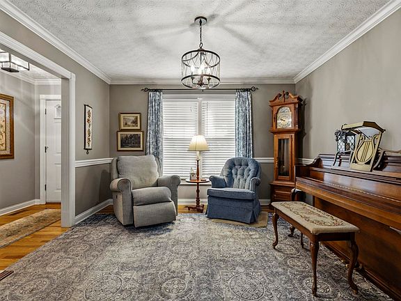 5th image of 535 Farmer Ln