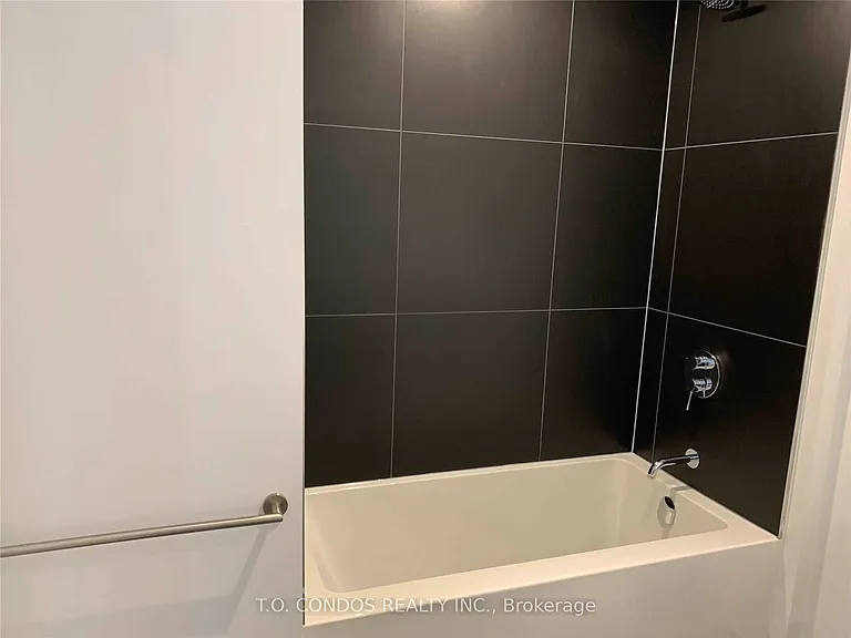 20 Edward St #2103 — Photo 14