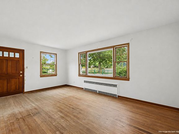 3rd image of 1 Heights Pl
