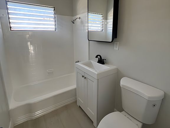 5th image of 6332 Crenshaw Blvd APT 6