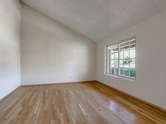 4th image of 2589 Sugarplum Dr