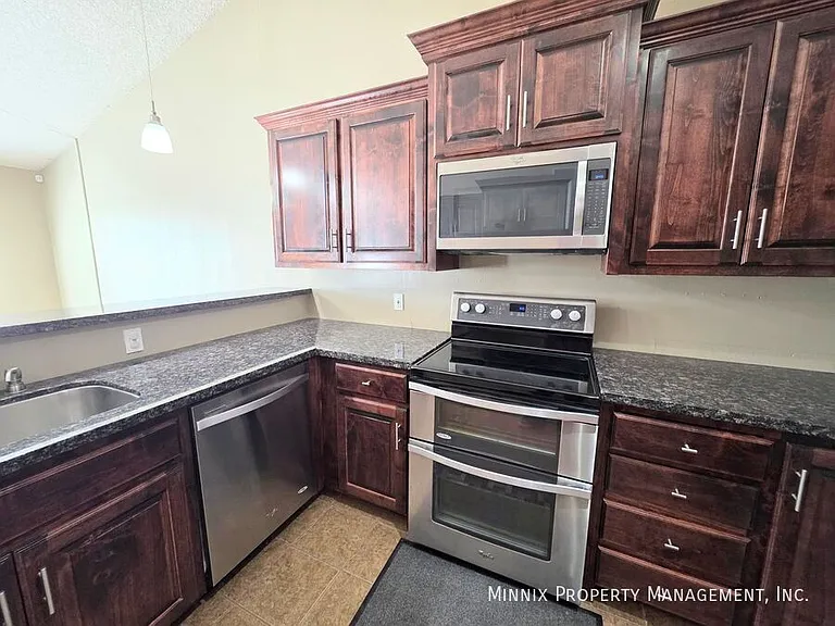 1325 E Cowden Ave — Photo 26