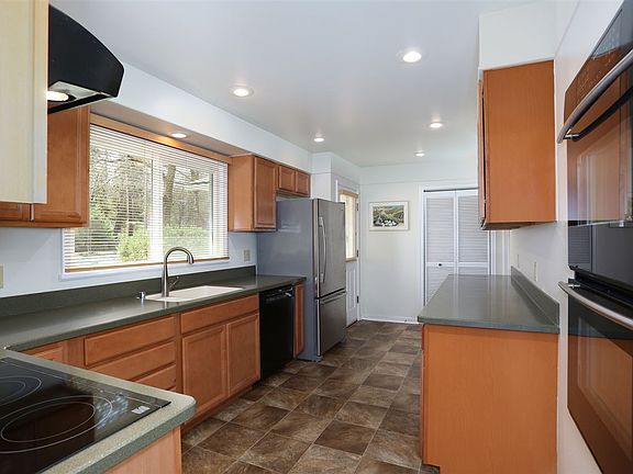 3rd image of 2331 E South Altamont Blvd