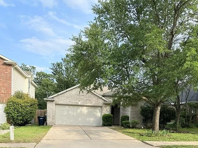 2224 Kerr Trl — Photo 2