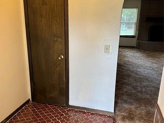 5th image of 1625 Camelot Dr